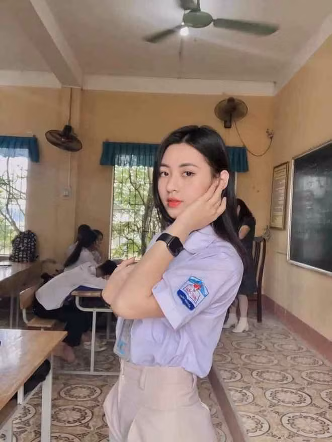 Thanh Thư hào hứng nói: "Là sinh viên năm nhất, do dịch COVID-19 nên suốt nửa học kỳ chúng em chỉ học online, chưa có điều kiện tham gia các hoạt động xã hội. Đây là lần đầu tiên em tham gia hoạt động tình nguyện và còn là sự kiện thể thao lớn nên cảm giác vô cùng hồi hộp và tự hào".