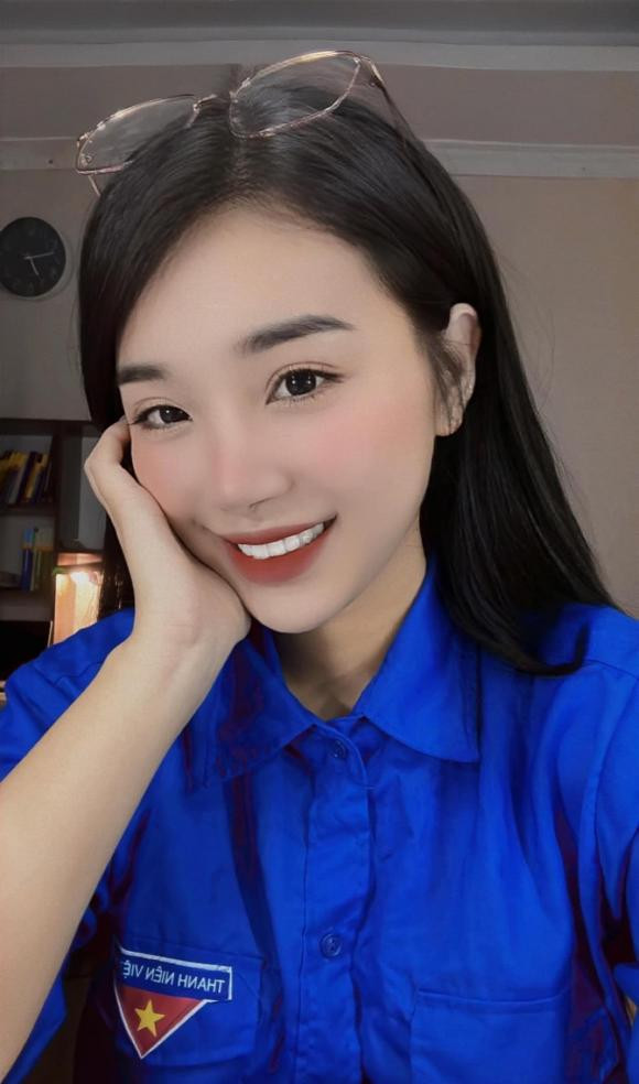 Bạn gái hậu vệ U22 Việt Nam sở hữu nhan sắc hút hồn, gây thương nhớ cho người đối diện.