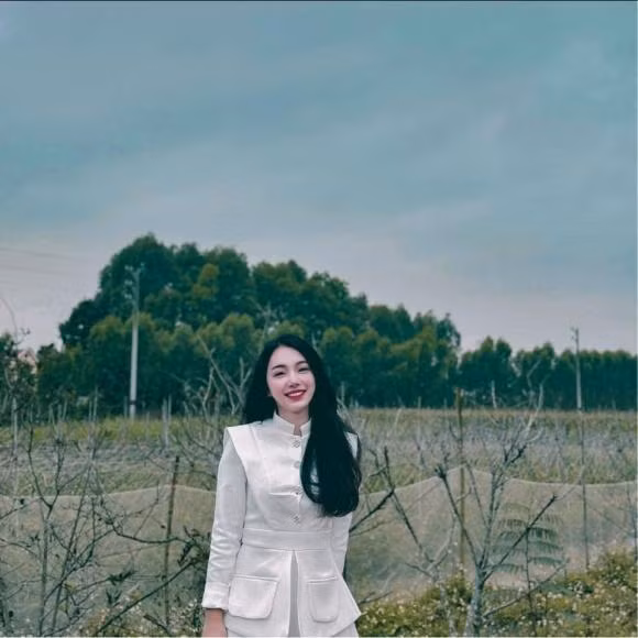 Nhan sắc hút hồn, gây thương nhớ của nàng Wags được nhận xét là xinh nhất trong dàn bạn gái của lứa U22 Việt Nam hiện tại