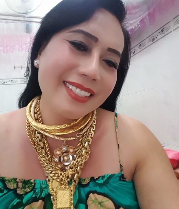 Được biết, hình ảnh Khánh Vân diện bộ trang phục "7 miếng đất" chỉ là sản phẩm của photoshop cũng gây bàn tán xôn xao.