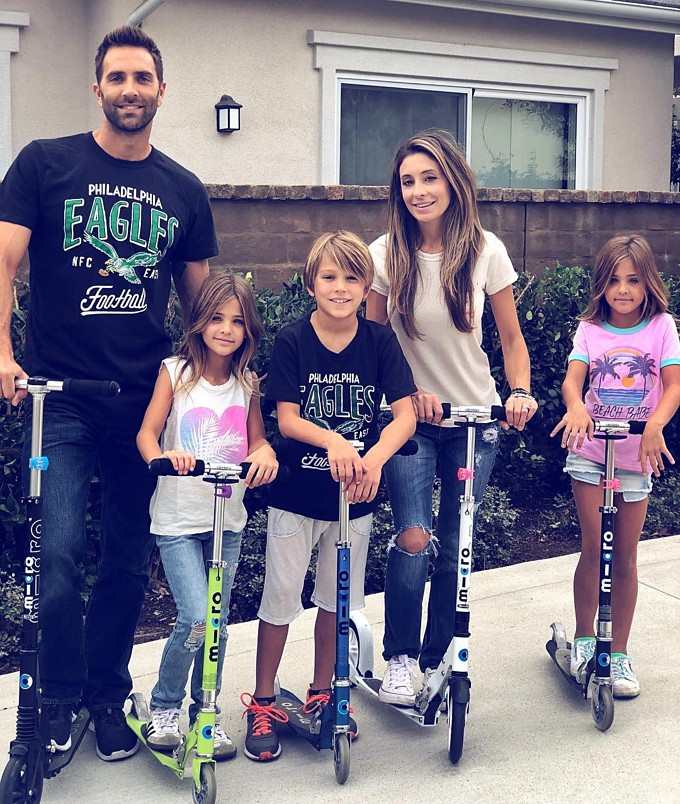 Cũng từ đó, các công ty quảng cáo và người mẫu bắt đầu ráo riết săn đón và sự nghiệp dấn thân vào con đường làm người mẫu chuyên nghiệp của Leah Rose và Ava Marie cũng được hiện thực hoá.