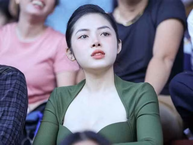 Nu tiep vien hang khong hot nhat Sai thanh mat ngu vi tin don lo clip