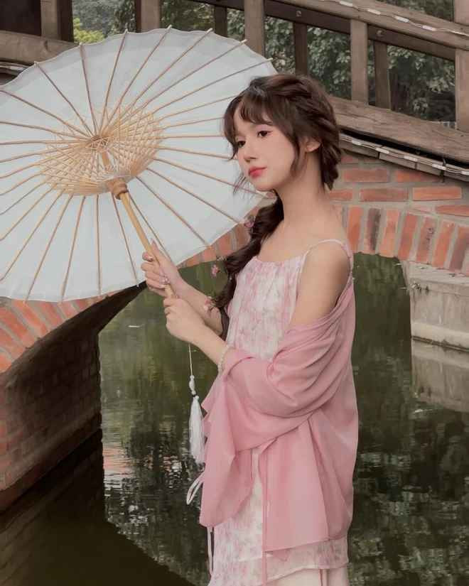 Sau khi Pun kể chuyện này, một bộ phận cư dân mạng cho rằng cô nàng “bệnh công chúa”, chỉ biết tiêu tiền bố mẹ,...