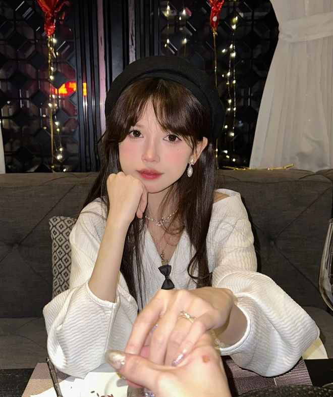 Tổng chi phí mà idol TikTok này đã bỏ ra cho gương mặt là khoảng 200 triệu đồng, có bao gồm niềng răng. Khi đó tài khoản của Pun chỉ có 5 triệu, còn lại là xin bố mẹ.