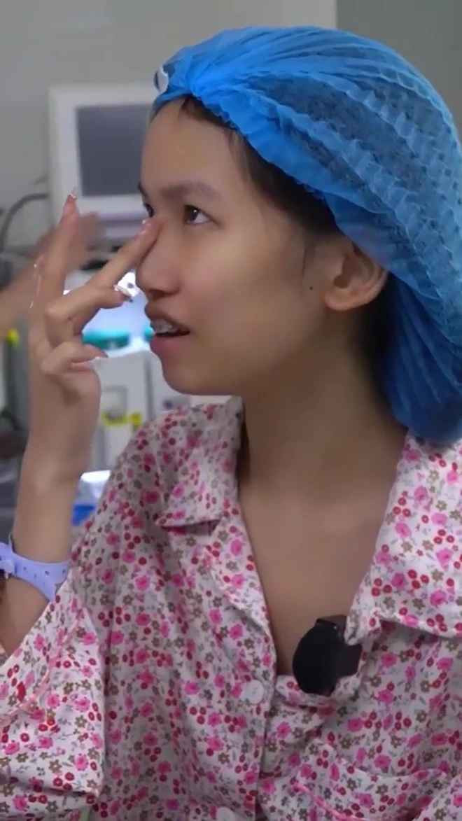 Thời gian đó bố mẹ Pun đã phản đối rất nhiều bằng cách đưa ra những bài báo dẫn chứng về biến chứng khi phẫu thuật thẩm mỹ.