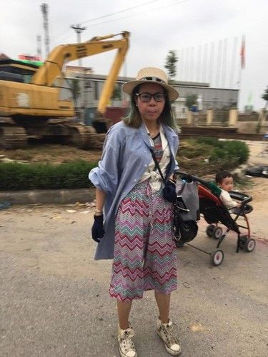 Đi tới đây, Bella cũng gây chuyện và trở thành chủ đề bàn tán của netizen