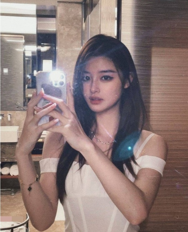 Ngoài ra, ở một số quốc gia cũng từng có những sự kiện mặc áo tắm trượt tuyết thu hút đông đảo người quan tâm. Thay vì diện trang phục ấm áp họ lại thích những những bộ trang phục của mùa hè.