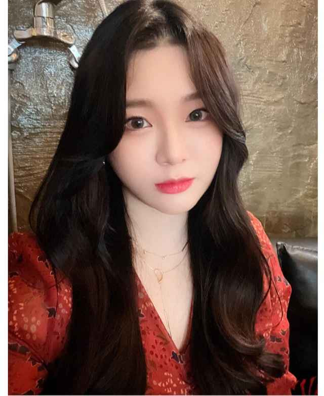 Thậm chí, khi buổi phát sóng vẫn đang diễn ra, số lượt theo dõi của hot girl Hàn Quốc đã tăng thêm hơn 10.000 lượt, minh chứng cho sức hút mạnh mẽ của cô nàng.