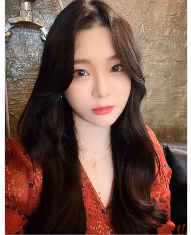 Thậm chí, khi buổi phát sóng vẫn đang diễn ra, số lượt theo dõi của hot girl Hàn Quốc đã tăng thêm hơn 10.000 lượt, minh chứng cho sức hút mạnh mẽ của cô nàng.