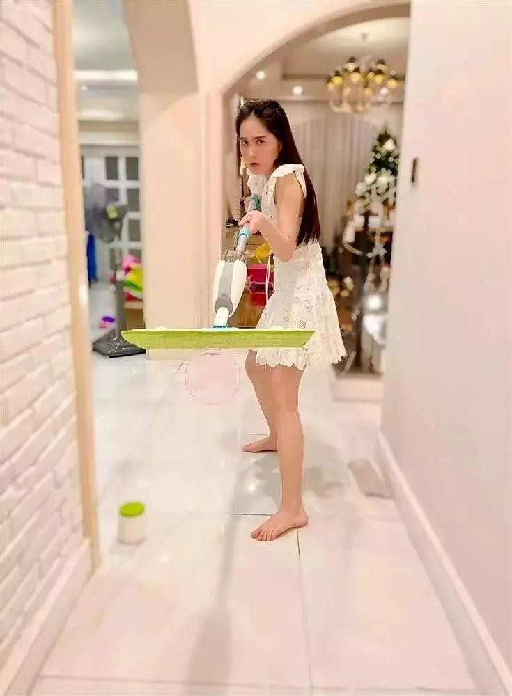 Doanh nhân Nguyễn Quốc Vũ từng nói về bà xã: "10 năm ở chung thì mỗi ngày bả đều có trò mới".