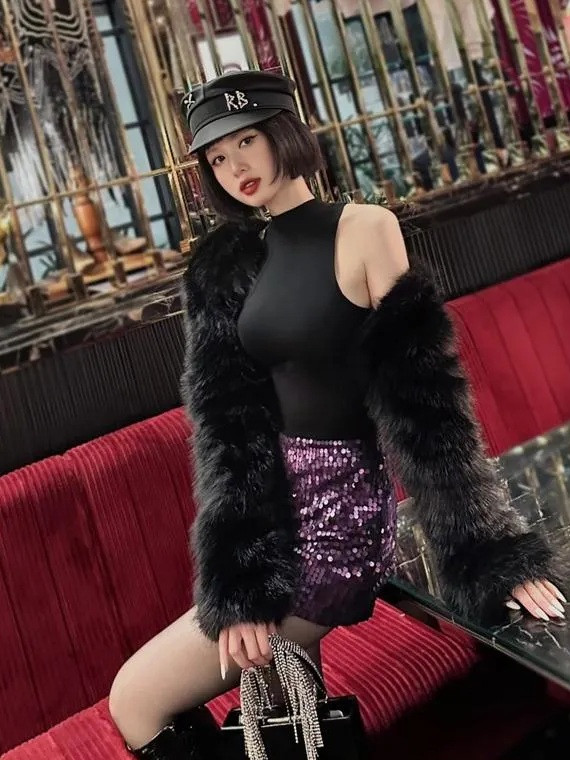 Giữa lúc sự nghiệp đỉnh cao, Tâm Tít bất ngờ theo chồng bỏ cuộc chơi, cô kết hôn với doanh nhân Chu Ngọc Thành vào năm tháng 1 năm 2015 khi đang mang thai con trai đầu lòng với ông xã.