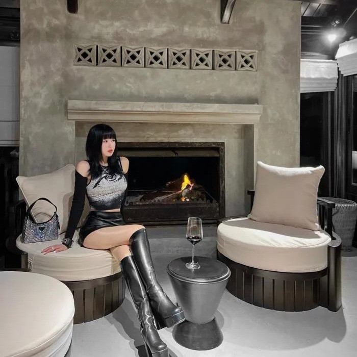 Nhờ sắc vóc này mà Tâm Tít dấn thân vào nghệ thuật và được biết đến là một ca sĩ, diễn viên, người mẫu, người dẫn chương trình.