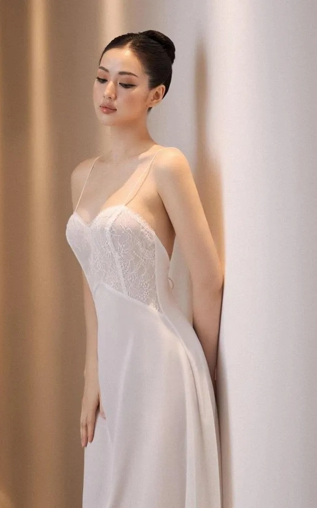 Chưa dừng lại, hot girl Hà thành còn tham gia nhiều dự án phim ảnh như: Giữa hai thế giới, Chạm vào quá khứ, Chiếc giường chia đôi, Tiểu thư giao thông, Tỷ phú chăn vịt…