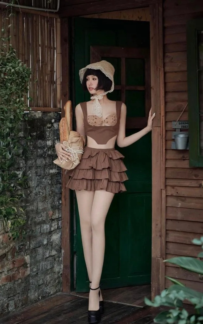 Sau khi kết hôn, Tâm Tít không còn hoạt động nghệ thuật mà lui về chăm sóc gia đình và kinh doanh. Ông xã của Tâm Tít là một doanh nhân giàu có nhưng rất tâm lý và chiều vợ.