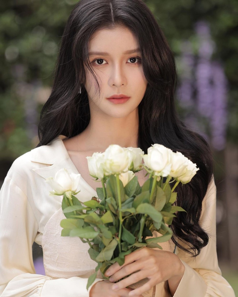 Thái Trác Nghi (SN 1994) là ca sĩ, diễn viên người Malaysia gốc Hoa. Cô hoạt động tại Malaysia và Trung Quốc. Cô được giới truyền thông ca ngợi là “cô gái dưỡng khí”, “nữ thần có đôi mắt phóng điện” và “người kế vị của Lâm Minh Trinh”.