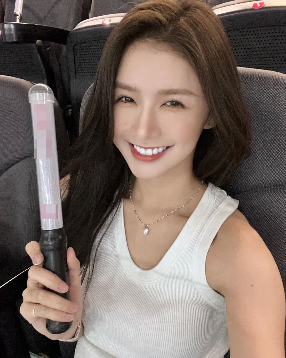 Tháng 12/2022, mối quan hệ tình cảm của Thái Trác Nghi với nam diễn viên Vương Đại Lục được đưa ra ánh sáng. Tuy nhiên, có thông tin họ đã “đường ai nấy đi” vào tháng 6 vừa qua.