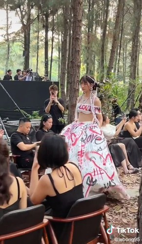 Đăng tải clip lên mạng xã hội, Lê Bống thừa nhận bản thân cần học hỏi nhiều hơn nữa để không mắc phải những sai lầm tương tự.