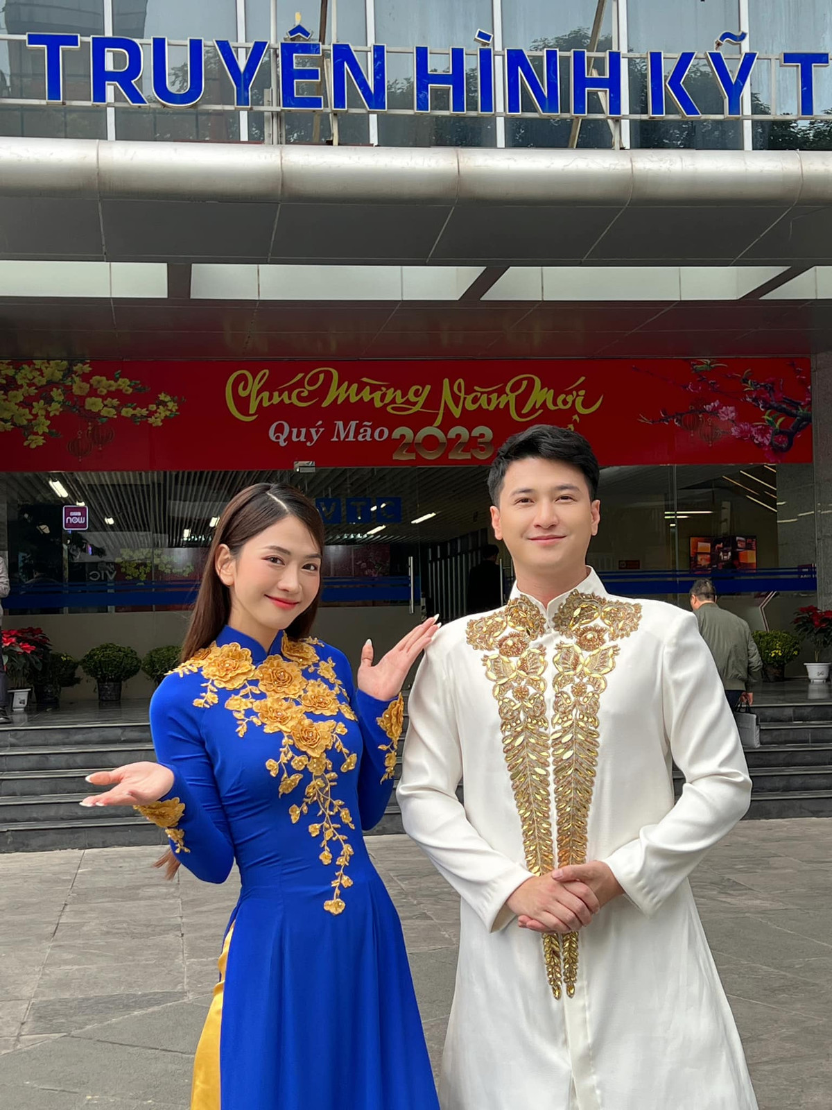 Đây là lần đầu Lê Bống và Huỳnh Anh dẫn chung và cũng là lần đầu trong vai trò mới nên khó tránh khỏi những bỡ ngỡ. Cũng bởi vậy, gái xinh mong sẽ nhận được sự yêu thương và ủng hộ của mọi người, đặc biệt khi chương trình được lên sóng vào 3 ngày Tết Nguyên đán sắp tới.