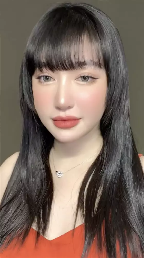 Sau đoạn clip của ê kíp Elly Trần đăng tải, fan khá bất ngờ, thậm chí còn chê bai hoặc nghi mẹ 2 con đã mang bầu lần thứ 3 với dung nhan múp míp bất thường