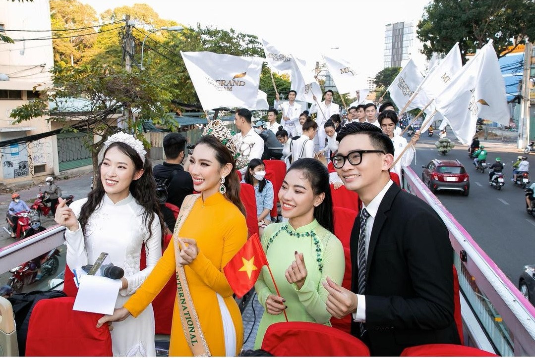 Mới đây, hot girl Khánh Vy khiến nhiều người bất ngờ khi có màn đọ sắc với Hoa hậu Thuỳ Tiên tại TP HCM.