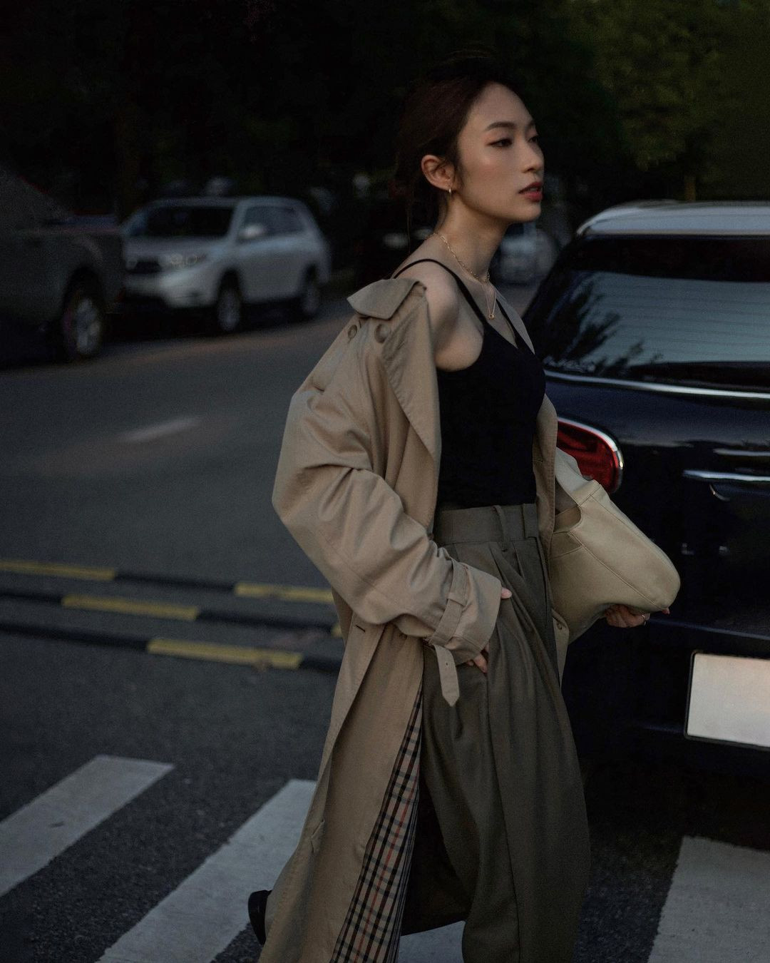 Phía dưới bài đăng của Khánh Vy, netizen để lại hàng loạt bình luận bất ngờ vì hình ảnh mới mẻ của cô.