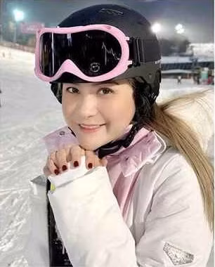 Vì vậy mà nhiều người không khỏi so sánh hình ảnh ở trên mạng và lúc lên tivi của nữ đại gia.