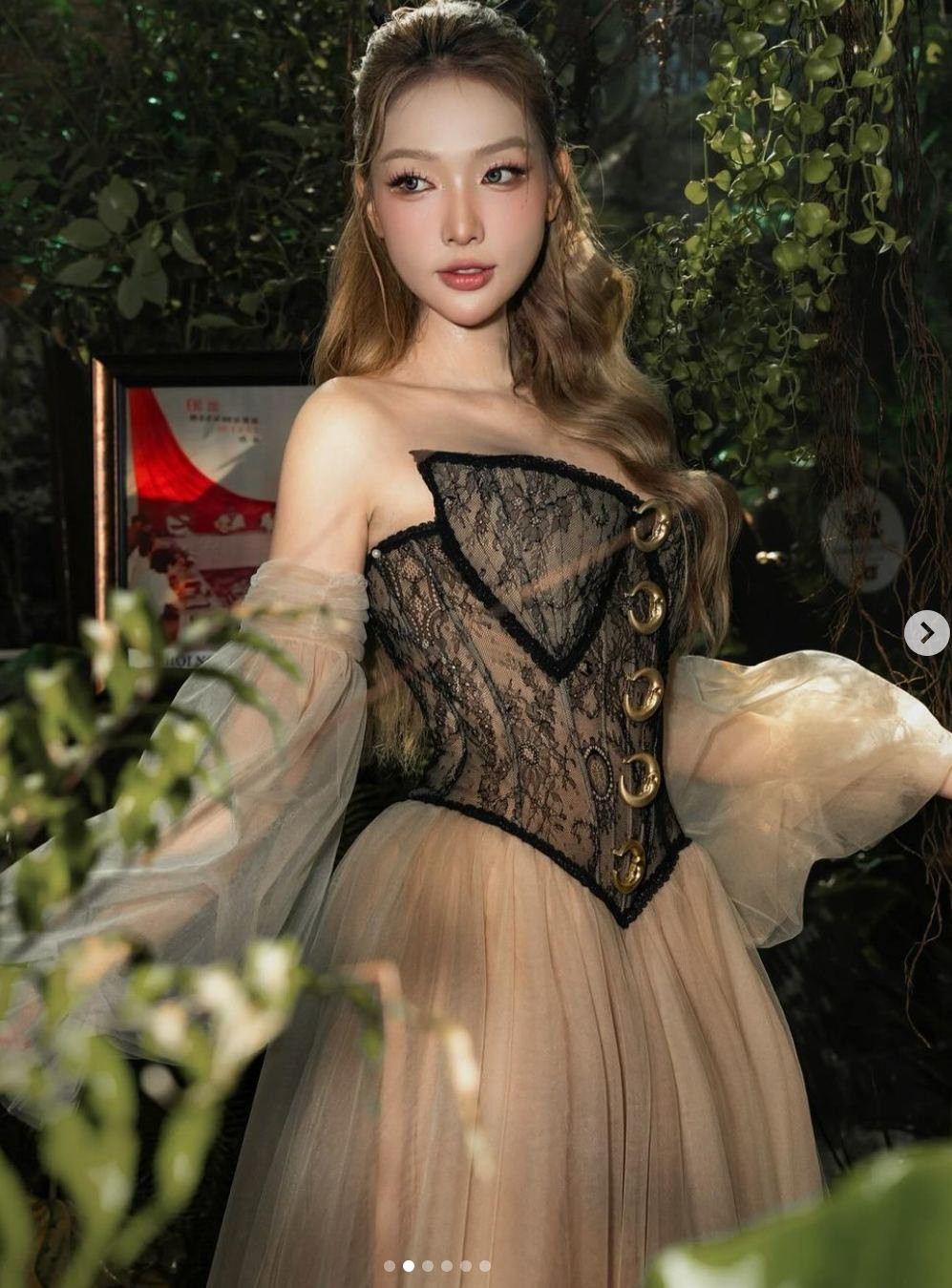 Năm 2021, Mỹm Trần sang Thái Lan nâng ngực và phẫu thuật chuyển giới với chi phí khoảng 200 triệu đồng.