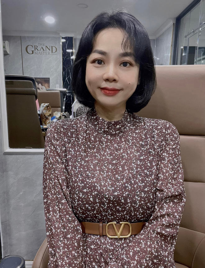 Cơ thể thừa cân khiến tôi gặp quá nhiều rắc rối: Di chuyển khó khăn, không thể mua quần áo ở bất cứ shop thời trang nữ nào… Tôi bị miệt thị nặng nề về ngoại hình, thậm chí là bị coi thường và bị người khác lôi ngoại hình của mình ra để chê bai, đánh giá" - nữ CEO có màn giảm cân ngoạn mục cho biết thêm.