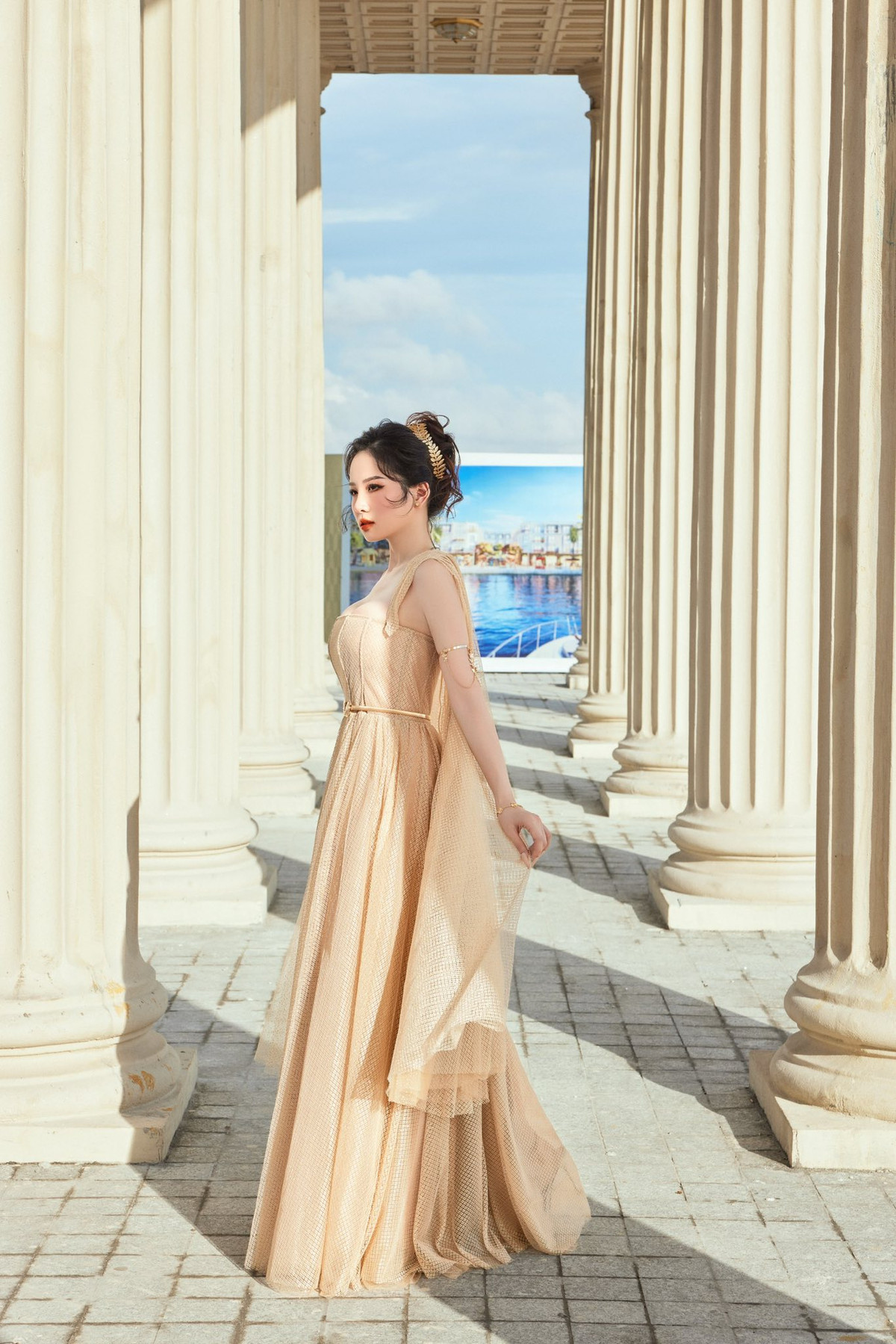 Loan Barbie sở hữu làn da mịn màng, gương mặt thanh tú và thân hình săn chắc, khỏe khoắn.