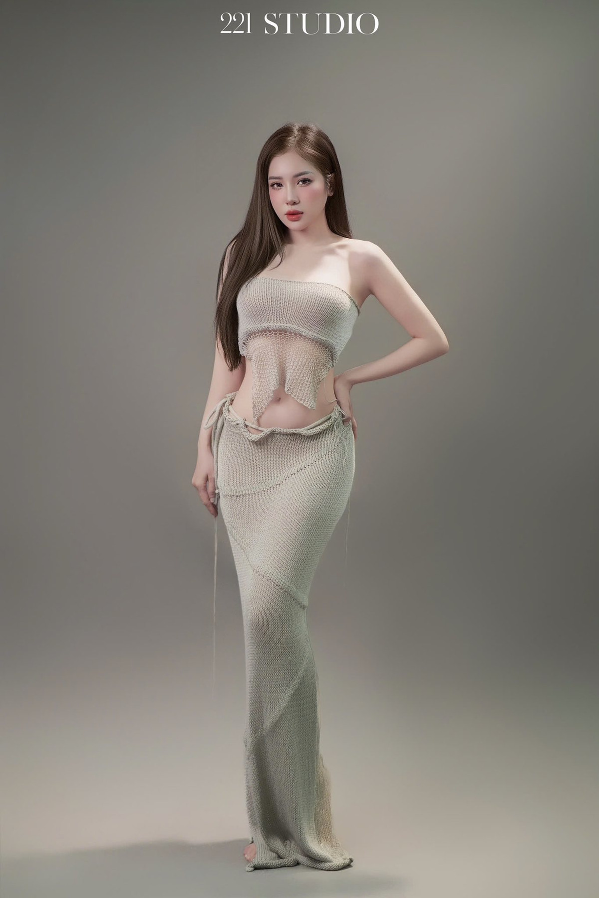 Bắt đầu tham gia, nữ y tá gây ấn tượng với khả năng chạy bền bỉ và phong cách thể thao cuốn hút.