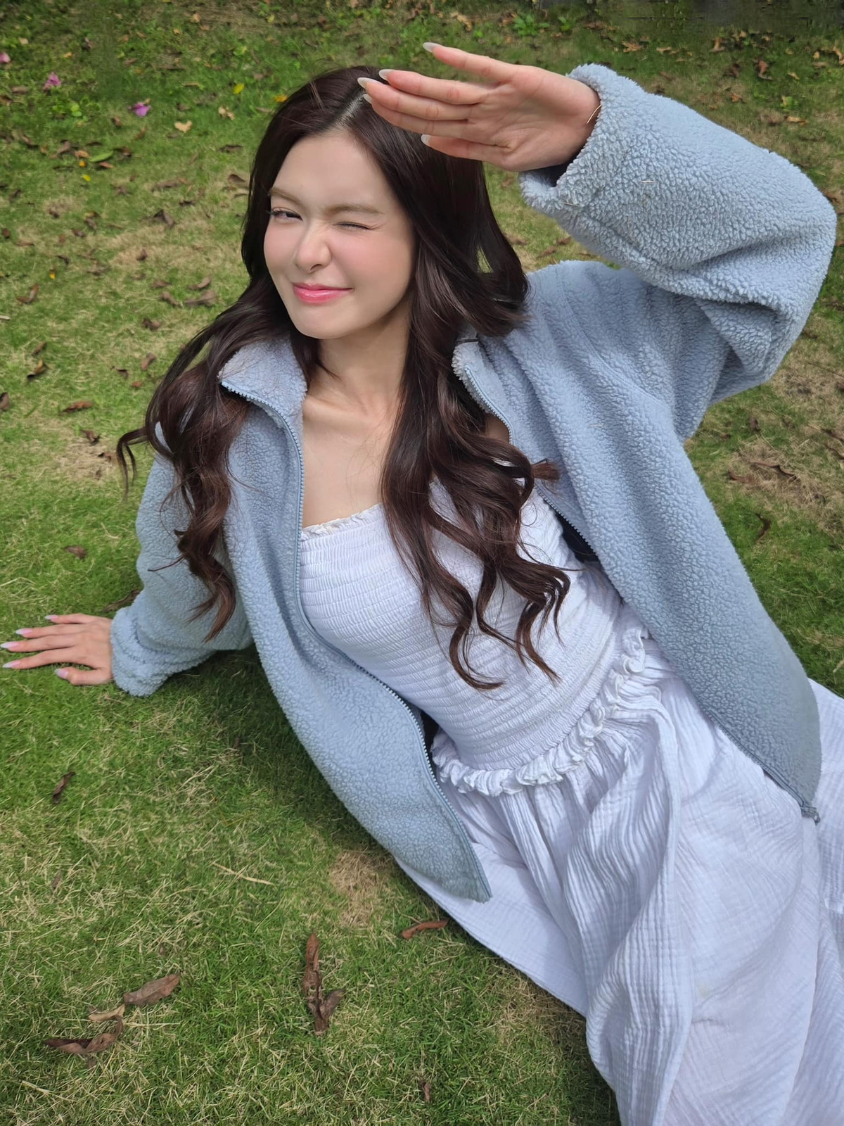 Dù không sở hữu chiều cao nổi trội nhưng Yên Đan được nhiều bạn trẻ yêu thích khi có tỷ lệ hình thể đẹp, vòng nào ra vòng đó nên “cân” được nhiều phong cách thời trang.