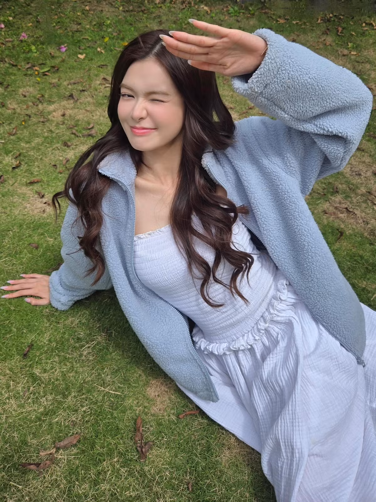 Dù không sở hữu chiều cao nổi trội nhưng Yên Đan được nhiều bạn trẻ yêu thích khi có tỷ lệ hình thể đẹp, vòng nào ra vòng đó nên “cân” được nhiều phong cách thời trang.