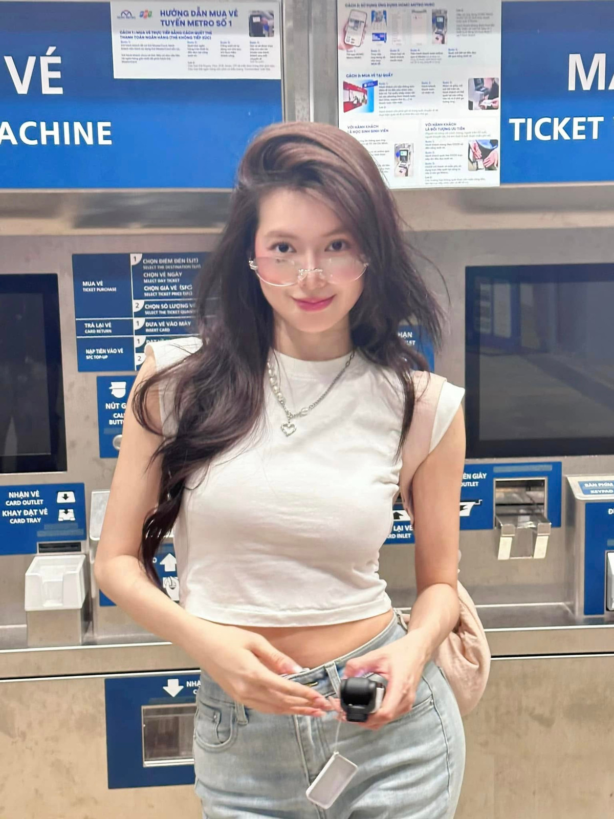 Yên Đan (SN 1997, Đắk Lắk) sở hữu profile cực đỉnh khi từng tốt nghiệp 2 trường Đại học là khoa Quan hệ Quốc tế, Trường Đại học Khoa học Xã hội và Nhân văn TP.HCM và ngành nghệ thuật biểu diễn Múa dân gian dân tộc tại Trường Múa TP.HCM.