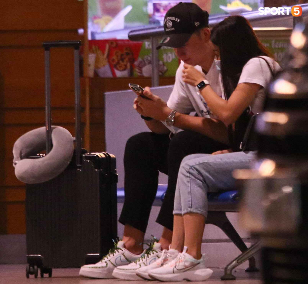 Theo thời gian, Văn Lâm và Yến Xuân bắt đầu thoải mái hơn trong việc chia sẻ ảnh hẹn hò song vẫn không hề lên tiếng xác nhận.