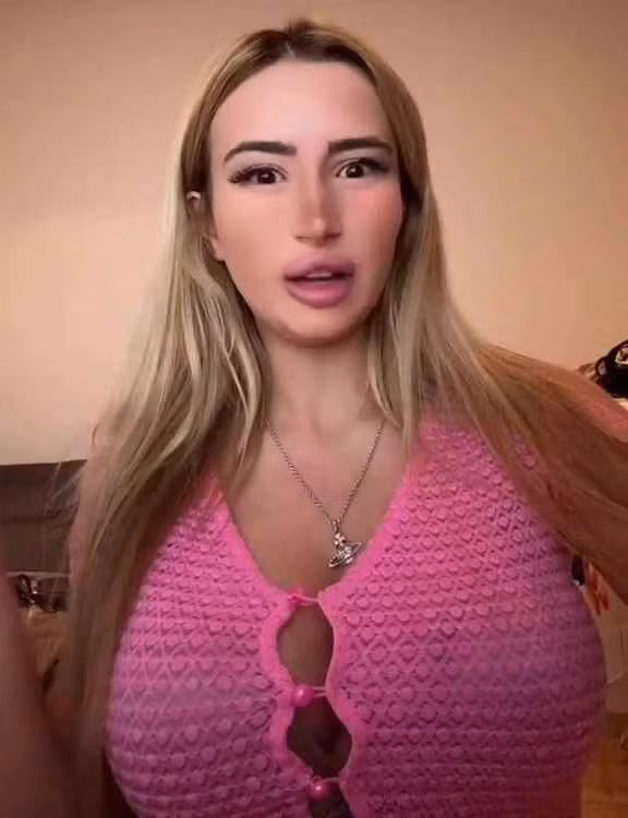 "Không có cổ áo thì không được vào nhà hàng", Polska Babinks chú thích video.