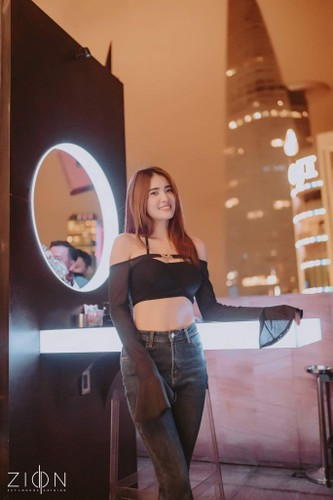 Công việc kinh doanh ổn định, nhà cửa khang trang, Khánh Chi tiết lộ không còn mong muốn gì hơn.