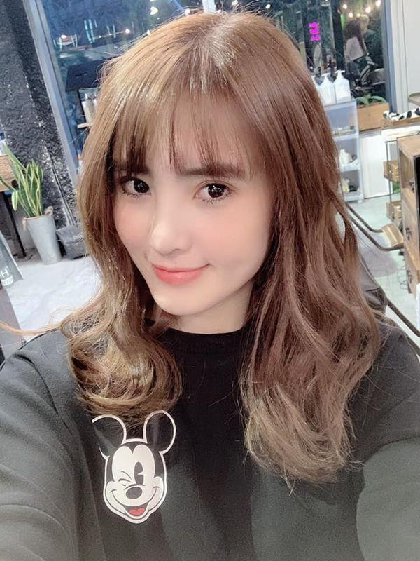 Ở nơi đất khách quê người, em gái Công Vinh từng tâm sự nhận được rất nhiều lời mời đi hát tại các quán bar, câu lạc bộ sang trọng.