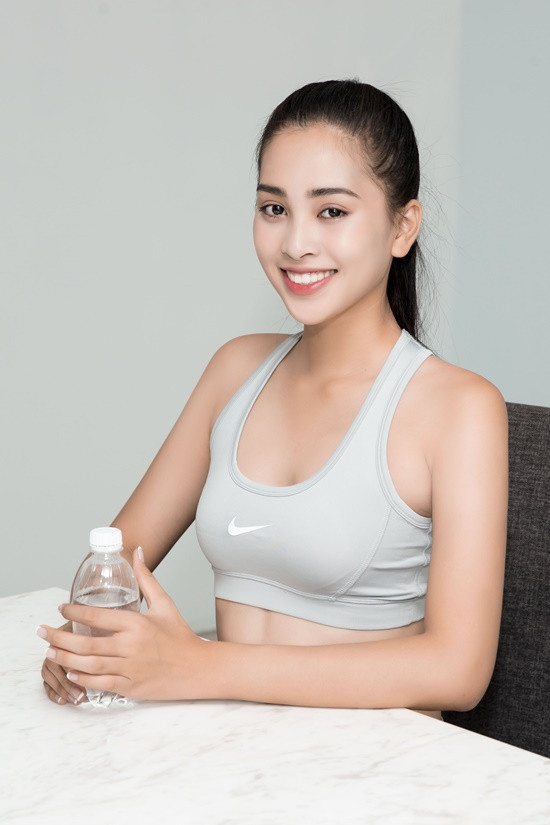 Theo nhiều người bình luận, với thân hình này Tiểu Vy chắc hẳn đã chăm chỉ tập gym ở nhà trong thời gian giãn cách xã hội vừa qua.