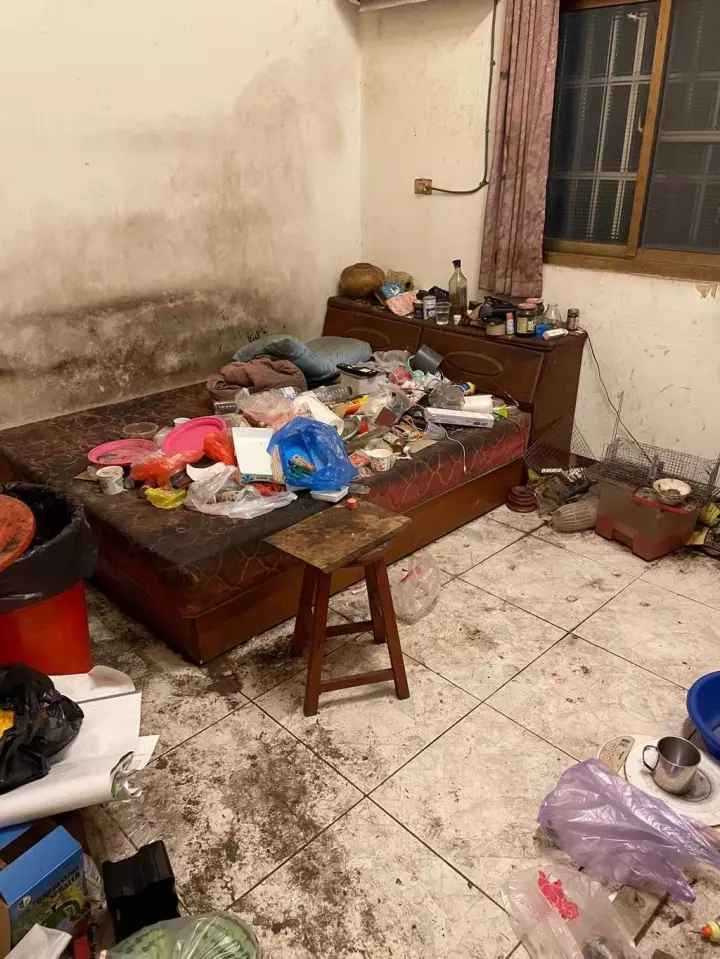 Cách đây vài ngày, một cư dân mạng đã chia sẻ phòng trọ của một người bạn và khiến nhiều người sốc vì kinh ngạc. Chủ nhân của căn phòng không phải là một người nghèo khổ, vô gia cư hay sống trong khu ổ chuột, ngược lại, người này vô cùng giàu có.