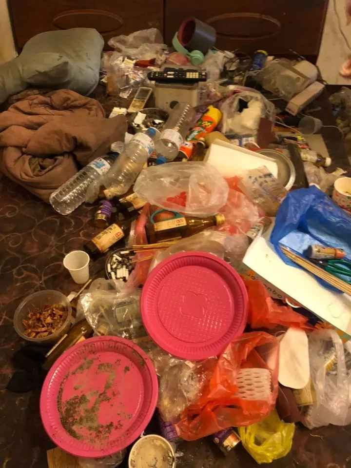 Tuy nhiên, những gì thể hiện trong căn phòng này lại không nói lên điều ấy, thậm chí hoàn toàn khác xa với những gì mà mọi người sẽ tưởng tượng về không gian sống của những người nhiều tiền.