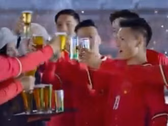Video quảng cáo sử dụng hình ảnh kinh điển Quang Hải đá phạt ghi bàn trong trận chung kết trước U23 Uzbekistan.