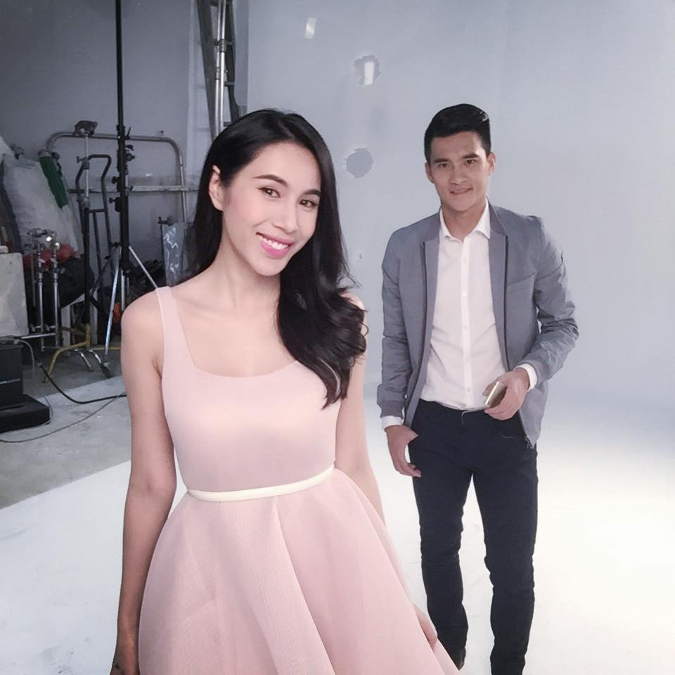 Đáng chú ý, việc qua Thái Lan đóng quảng cáo, Công Vinh không thông báo sự việc trực tiếp với CLB chủ quản Bình Dương. Anh bị kỷ luật ngay sau đó.