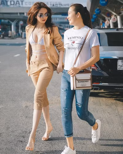 Nếu như bà vú của Đoàn Di Băng khá kín tiếng thì quản gia của "nữ hoàng nội y" lại là người cởi mở trên MXH. Thúy Kiều có 72.000 lượt theo dõi trên Instagram và thường dùng kênh này để khoe chuyện nhỏ chuyện to liên quan đến cuộc sống cũng như khoe ảnh Ngọc Trinh.