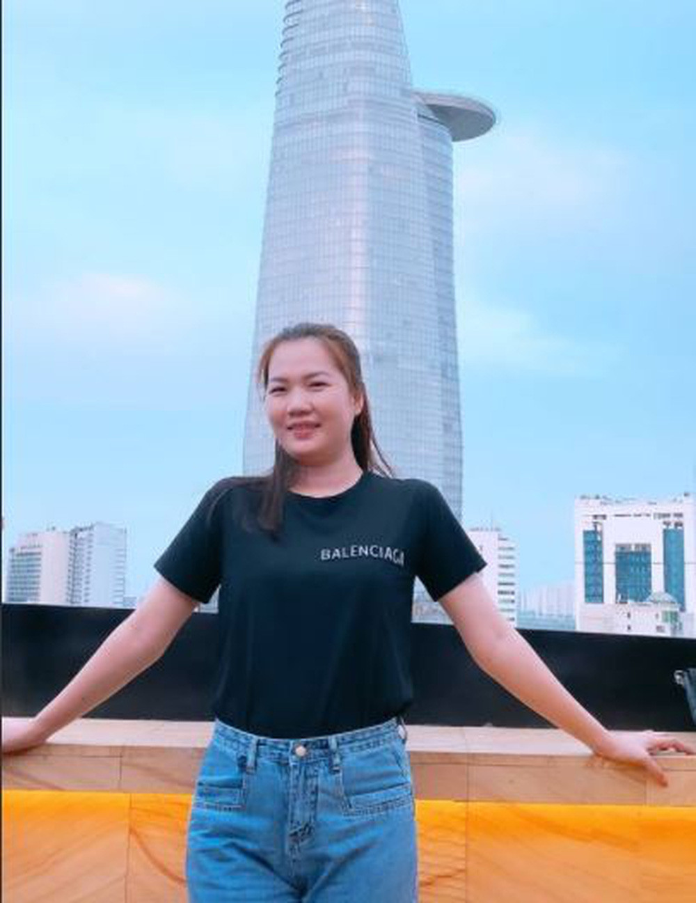 Thúy Kiều, cô nàng trợ lý Ngọc Trinh có lẽ là chịu khoe quà cáp của chủ tịch nhất. Lần nào cô nàng hé lộ quà cáp, lần đó dân mạng lại choáng.