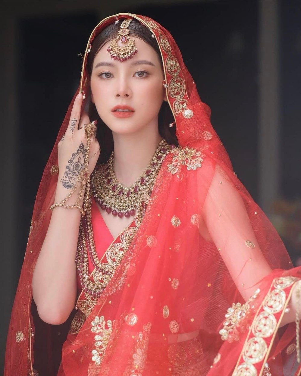 Người hâm mộ cho rằng sự thành công đến với Baifern Pimchanok từ nỗ lực đi kèm may mắn.