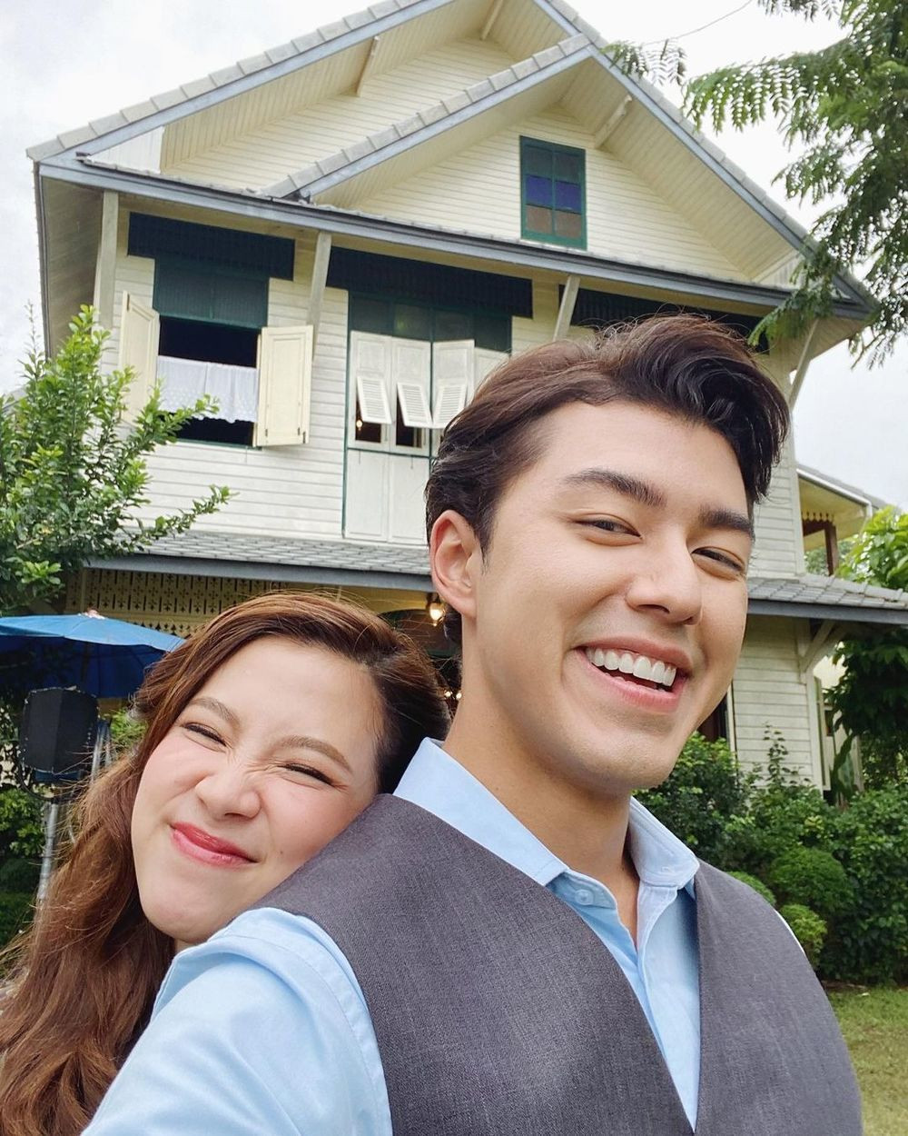 Trên trang Twitter chính thức, đài CH8 cho biết nhóm tin tức đã tìm hiểu và xác nhận sao nữ diễn viên Chiếc lá cuốn bay hẹn hò bạn thân Nine Naphat. Cả hai chỉ vừa chấm dứt tình trạng "friendzone".