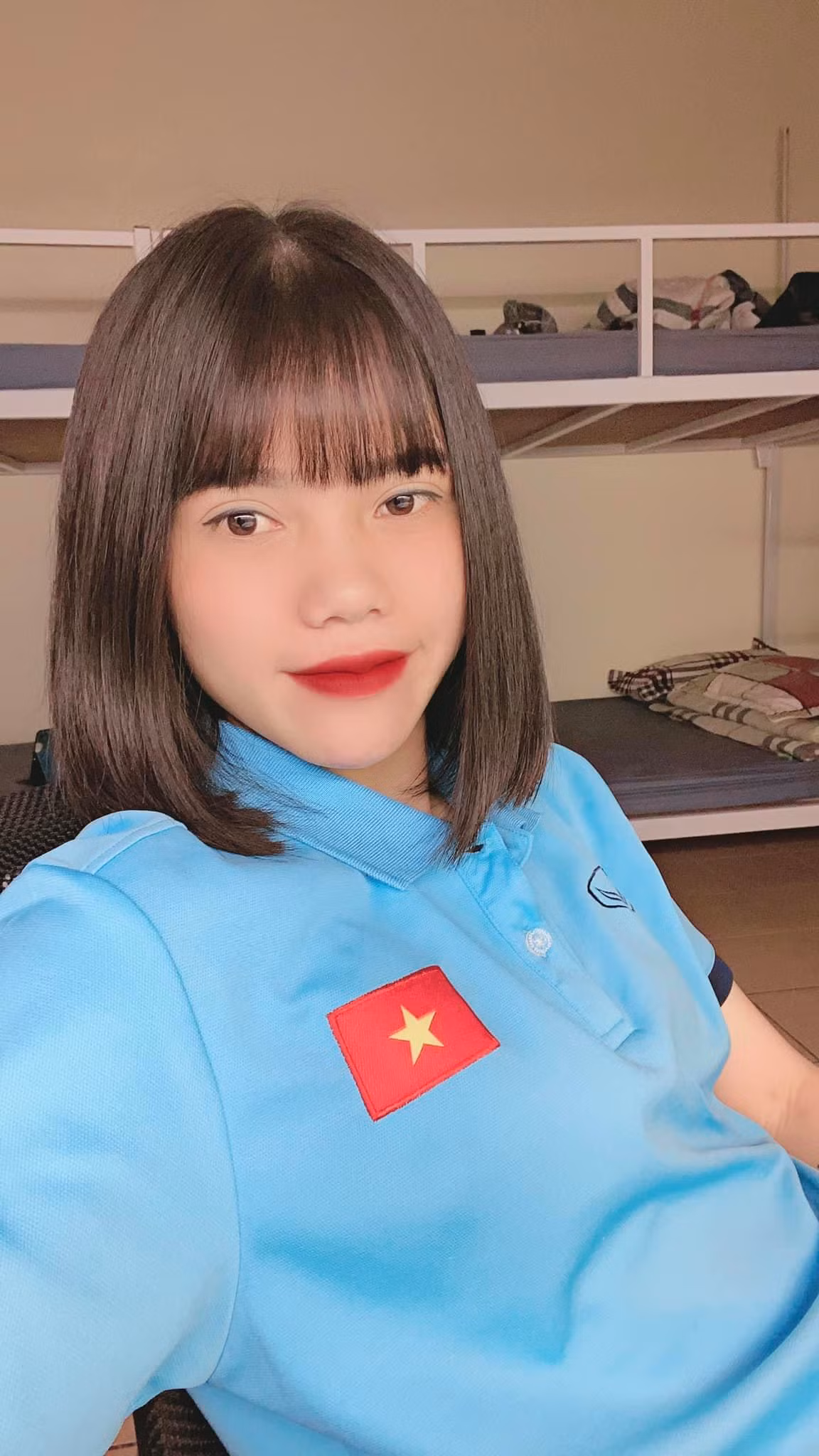 Việc quay trở lại thi đấu sau khi sinh con của Hoàng Quỳnh nhận được vô vàn lời ủng hộ của NHM vì cô là một trong những tài năng của bóng đá nữ Việt Nam trong những năm tháng qua.