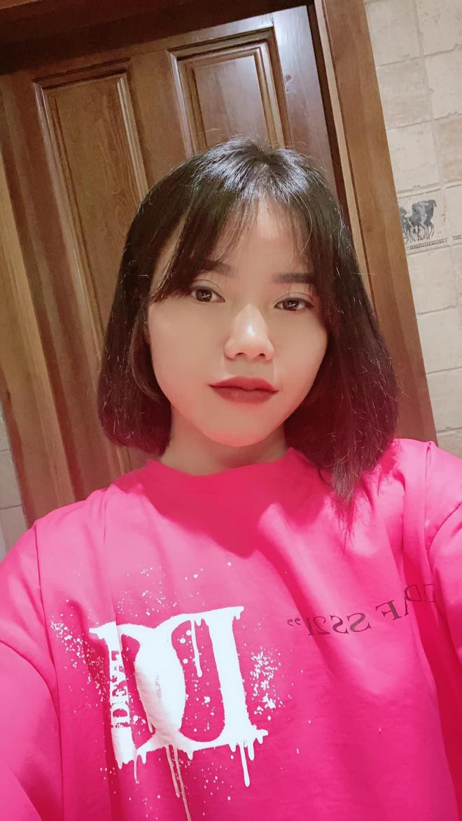 Hoàng Quỳnh được gọi lên tuyển nữ Việt Nam năm 2012 và từ đó, cô nàng gốc Quảng Ninh là cái tên thường xuyên "ăn cơm tuyển" kể từ đó.