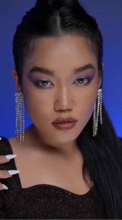 Tuy nhiên, từng tham gia một sự kiện, Lê Thụy đã bị dân mạng "gạch đá" khi xuất hiện với gương mặt trang điểm như diễn hề, cùng với đó là vùng "violong" dưới cánh tay. Điều này khiến cô nhận về không ít chỉ trích và cho rằng không tôn trọng khán giả cũng như BTC. Sau một thời gian lắng nghe lời góp ý từ netizen, cô nàng giờ đã có những thay đổi đáng kể và trở nên "mlem" hơn.