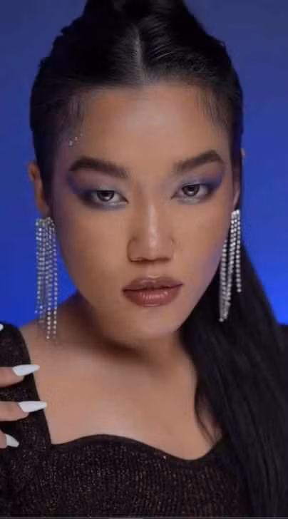 Tuy nhiên, từng tham gia một sự kiện, Lê Thụy đã bị dân mạng "gạch đá" khi xuất hiện với gương mặt trang điểm như diễn hề, cùng với đó là vùng "violong" dưới cánh tay. Điều này khiến cô nhận về không ít chỉ trích và cho rằng không tôn trọng khán giả cũng như BTC. Sau một thời gian lắng nghe lời góp ý từ netizen, cô nàng giờ đã có những thay đổi đáng kể và trở nên "mlem" hơn.